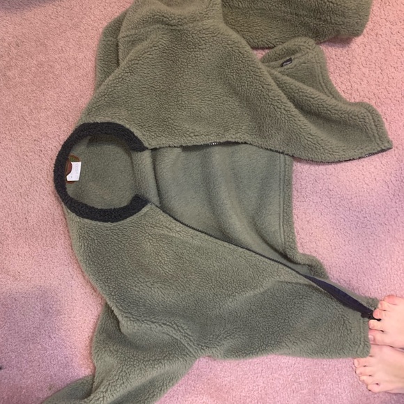 Super comfy fuzzy green jacket - Picture 3 of 4